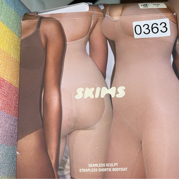 Skims Seamless Sculpt Strapless Shortie Bodysuit Sz SMALL COCOA BD-MDT-2914 - Picture 3 of 3